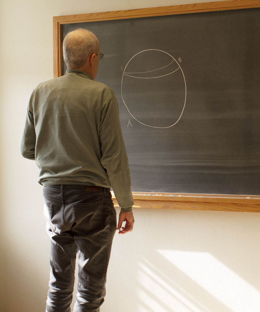 Ed Witten drawing on the chalkboard