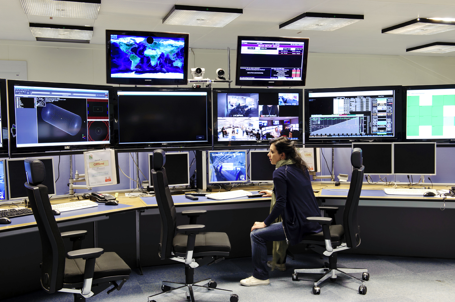 Photo of Maria Spiropulu in a quantum computing lab