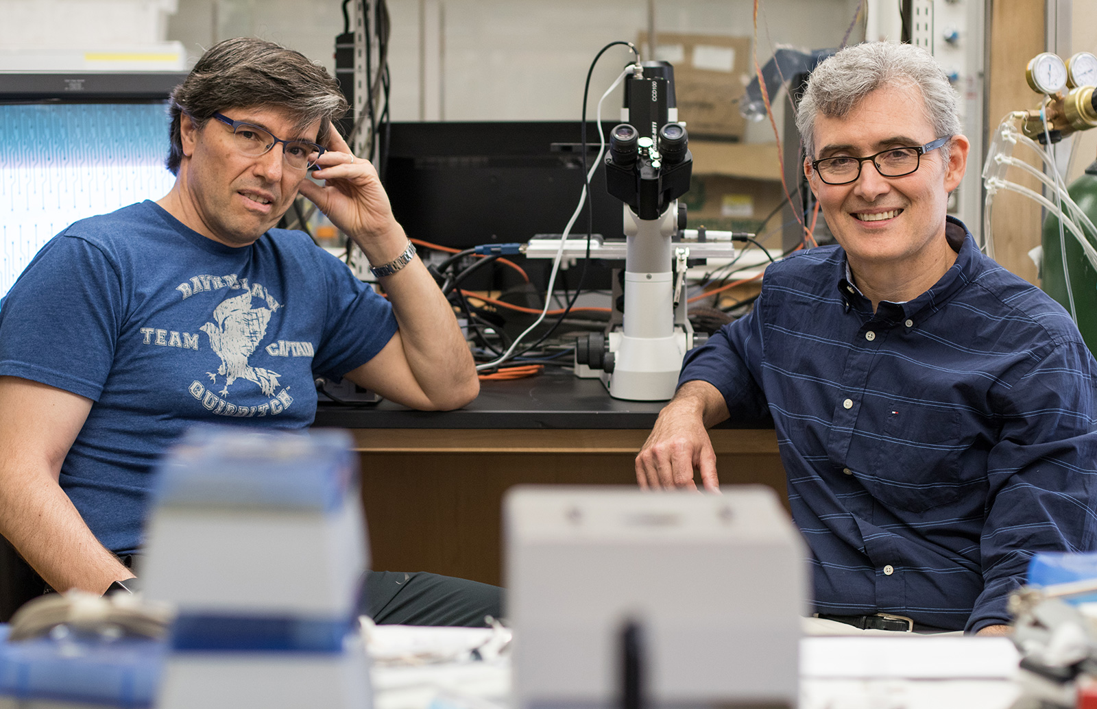 Photo of Gerardo Ortiz and John Beggs in their lab