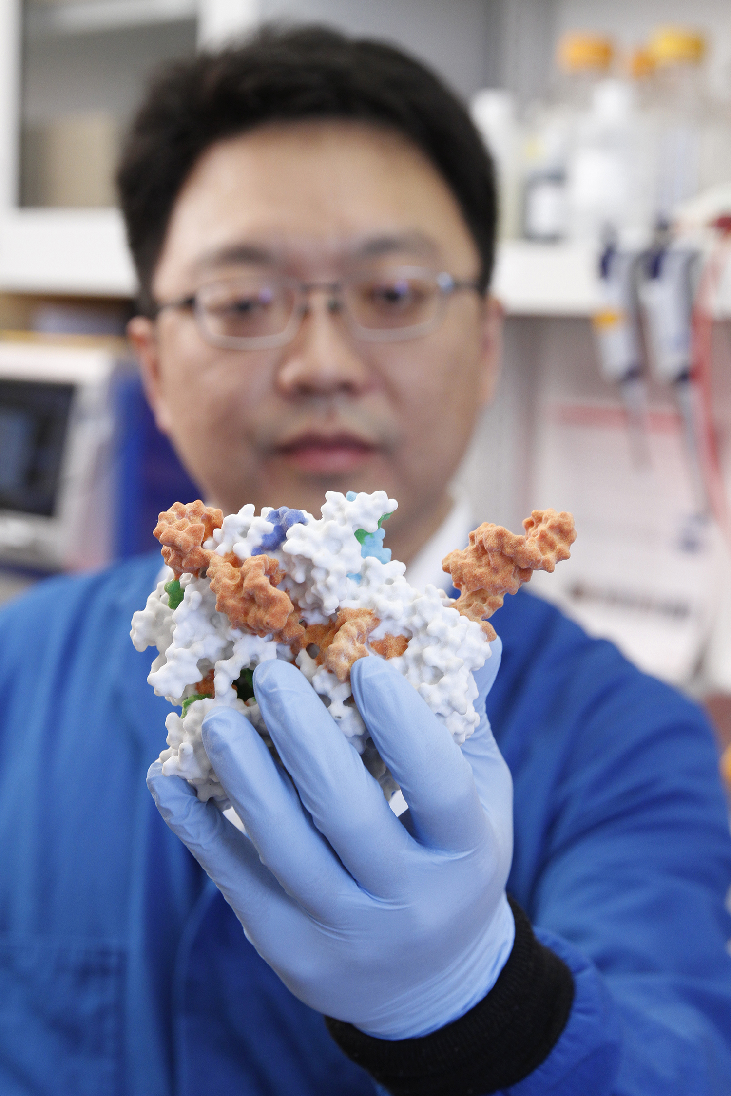 Photo of Stanley Qi in the lab at Stanford University in Palo Alto, California