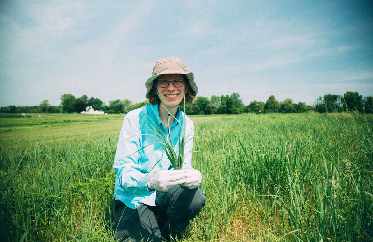 PORTRAIT: ASHLEY SHADE IN FIELD