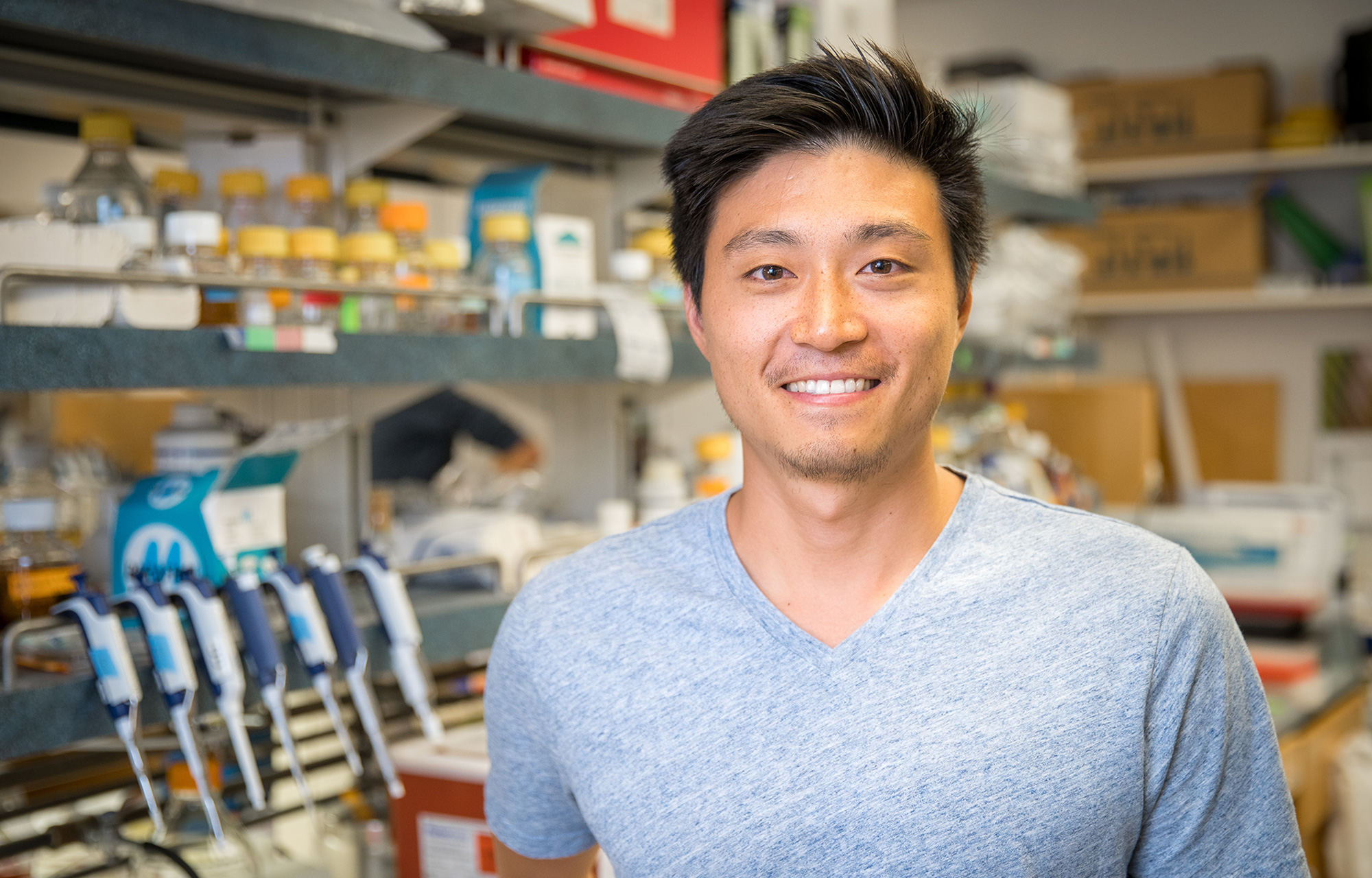 Profile photo of Michael Liao in a laboratory at UCSD.