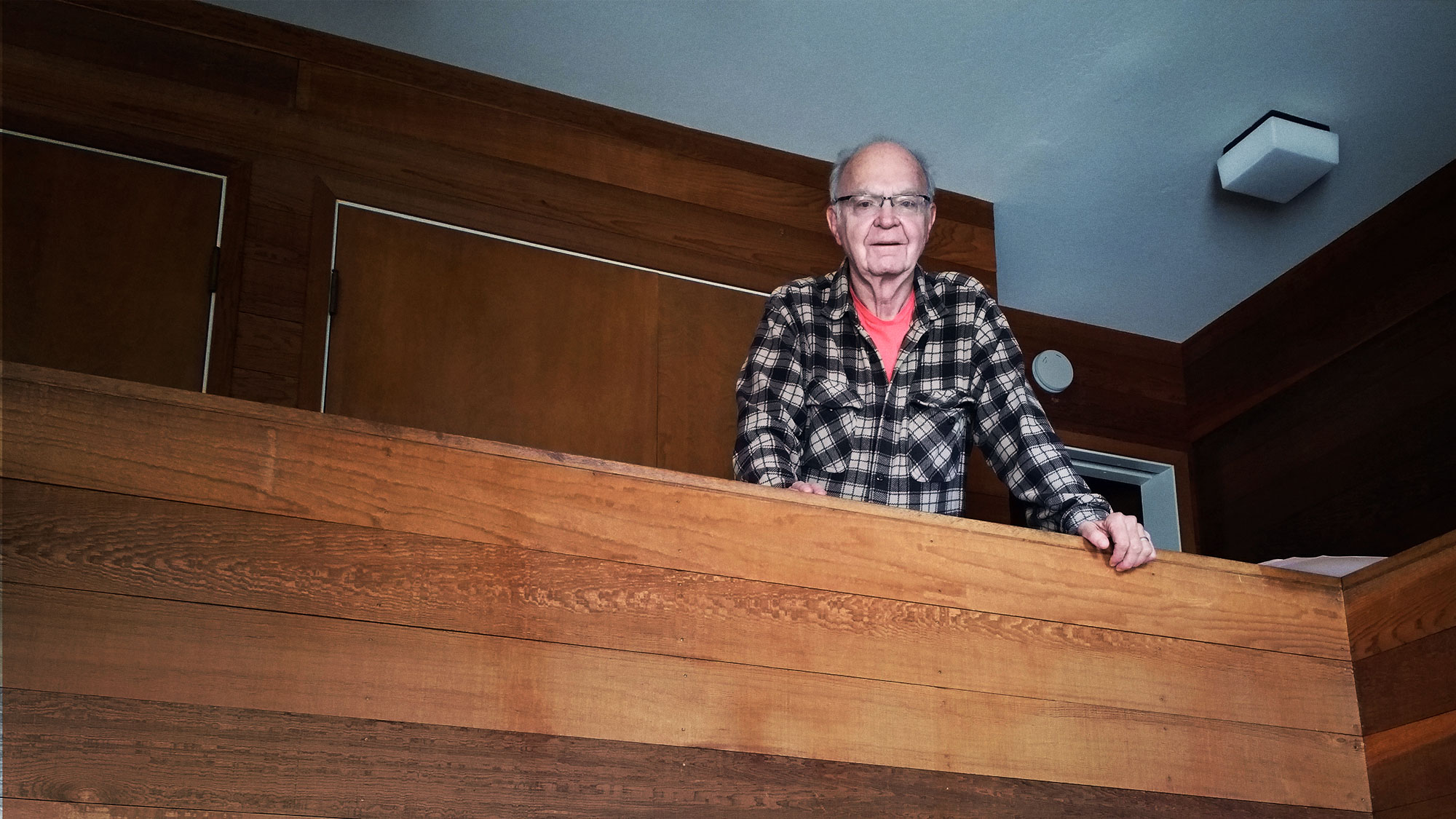 Photo of Donald Knuth at his home on a wooden balcony