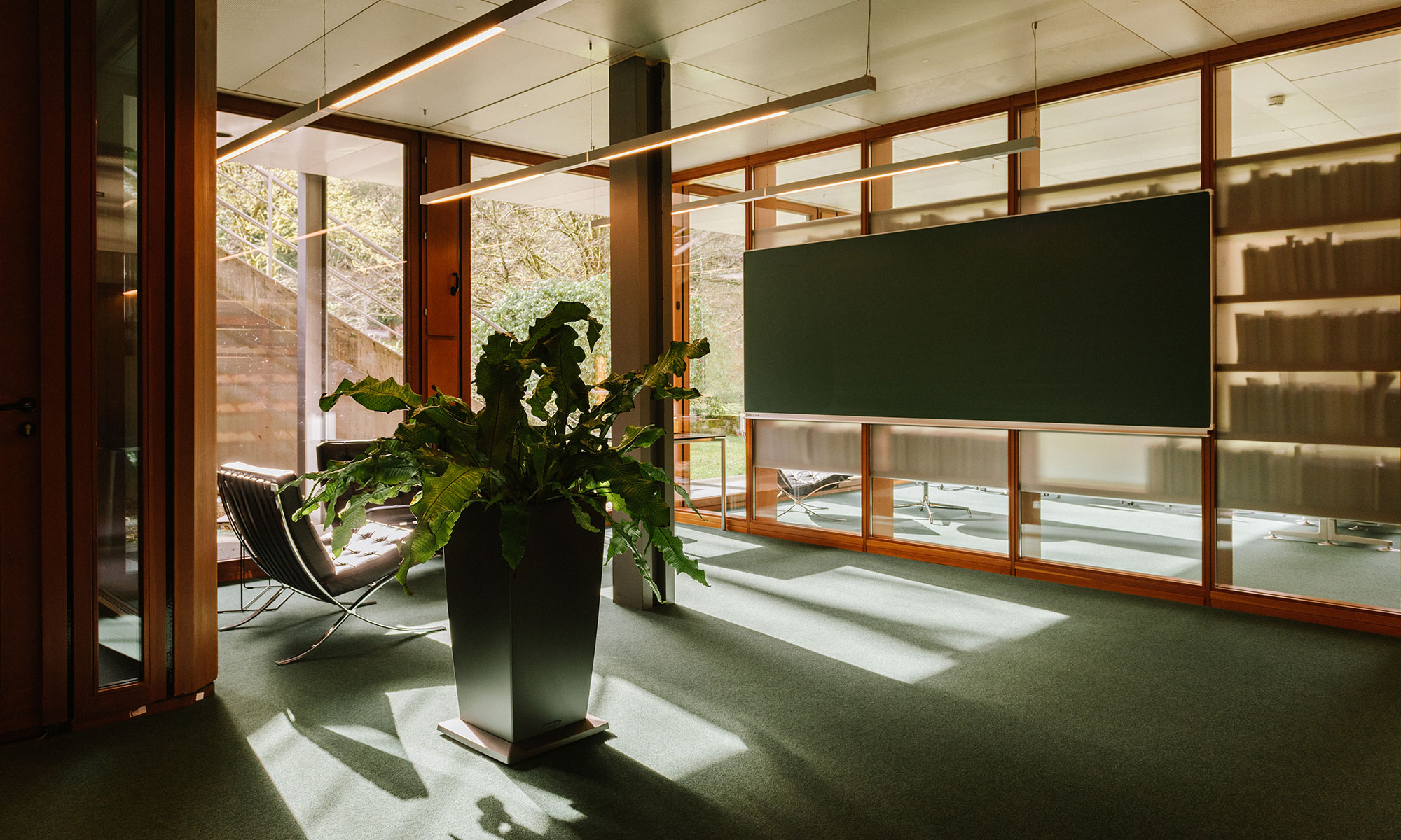 Photo of an empty room in a library at the Oberwolfach Research Institute for Mathematics