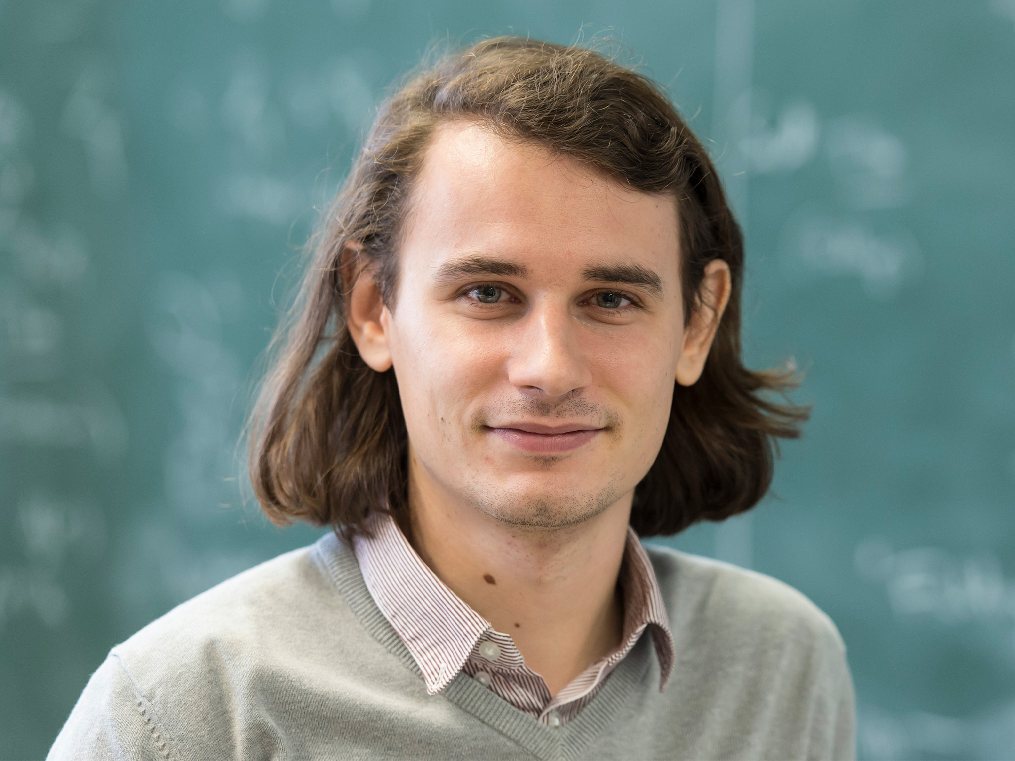 A portrait of the mathematician Peter Scholze.