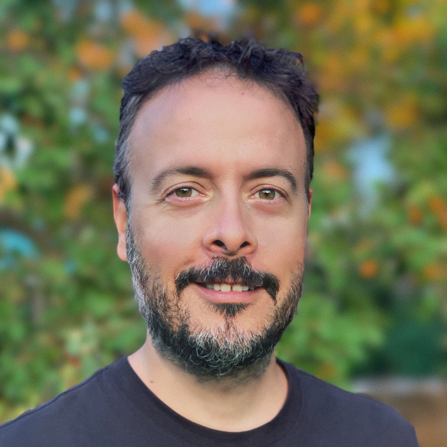 Portrait photo of Cristian Cañestro of the University of Barcelona.