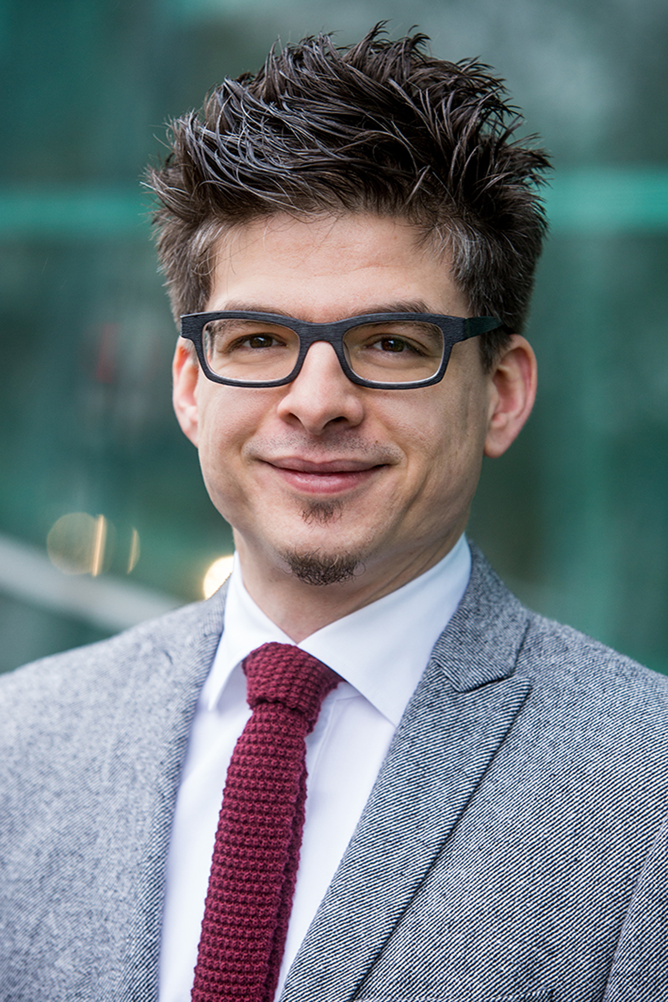 Photo of the mathematician Ingo Ullisch in a gray suit and red tie