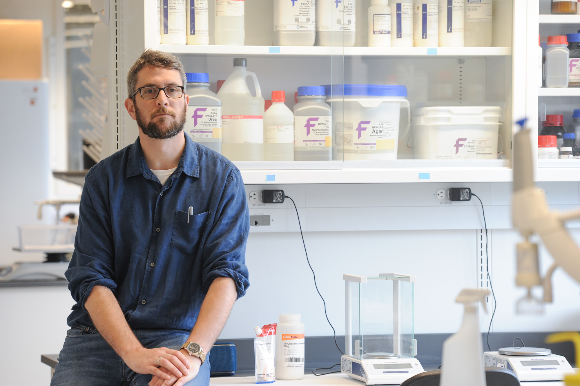 Portrait photo of Cliff Brangwynne of Princeton University.