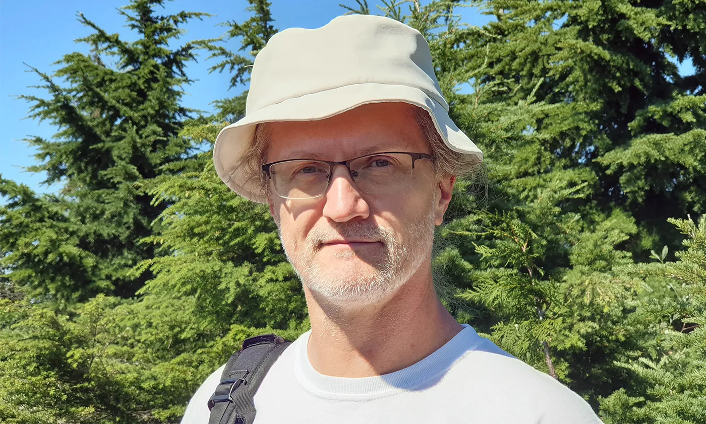 Photograph of Valentine Kabanets, outside wearing a hat.