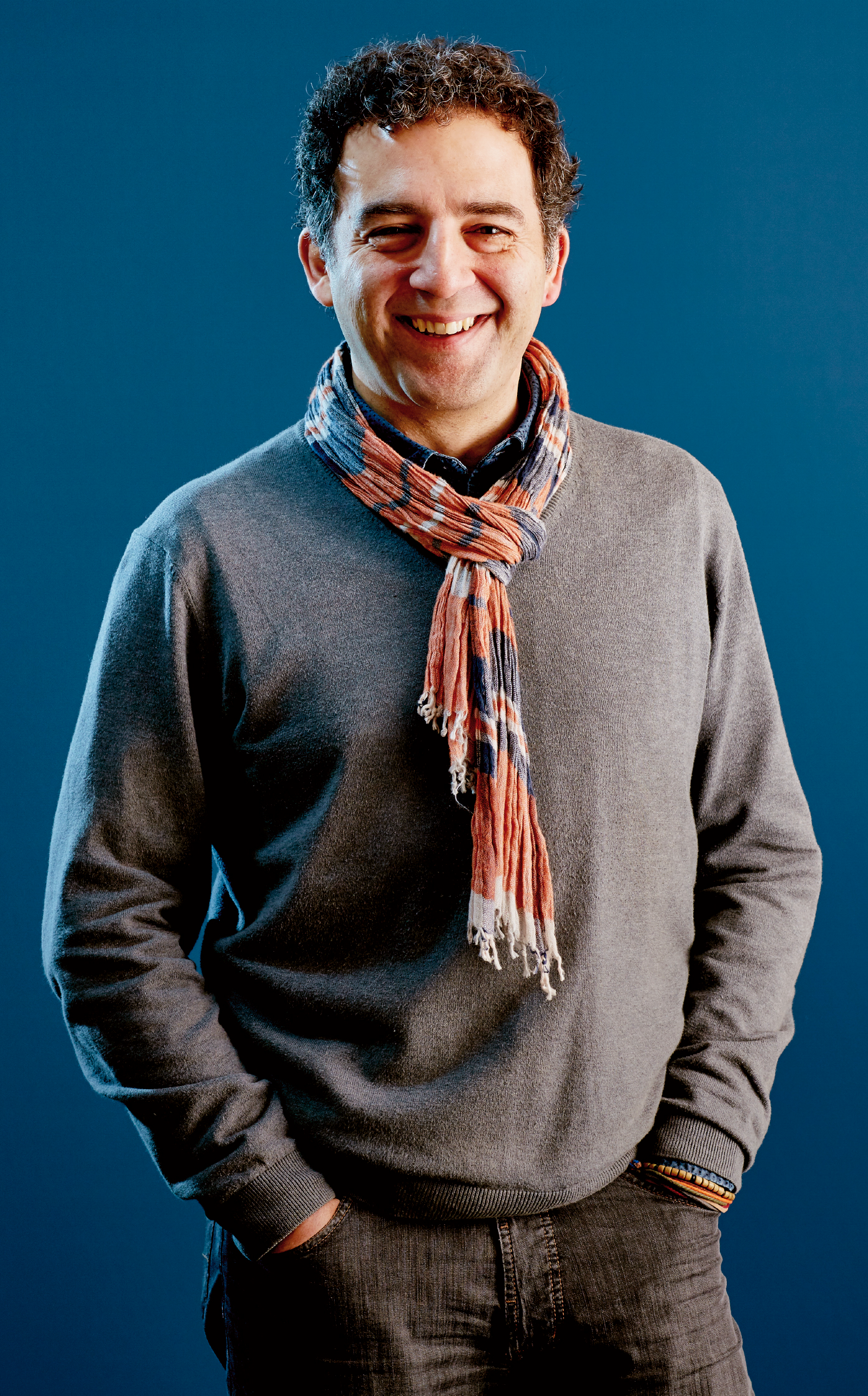 Rodrigo Quian Quiroga, wearing a striped scarf, poses for the camera.